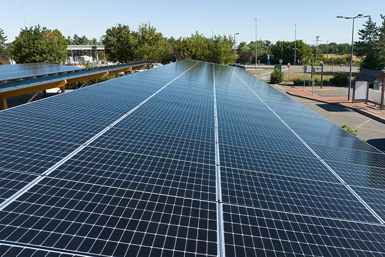 ombriere-photovoltaique-chalain-le-comtal-2023 (1)